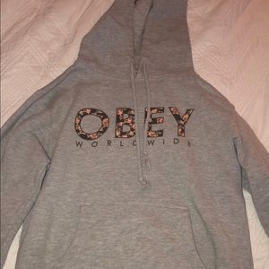 hoodie/ sweatshirt